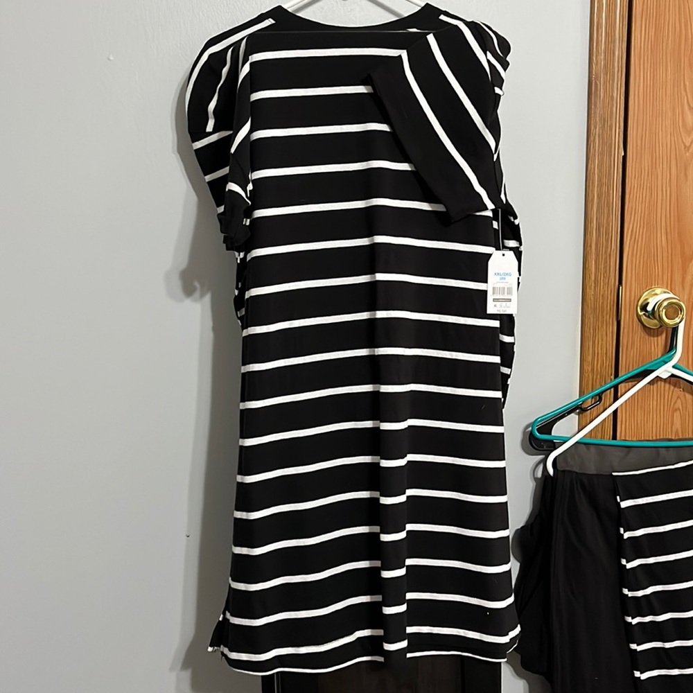 Womens NWT Black/White Striped Dress. 2x. Cute. Easy Casual Dress.